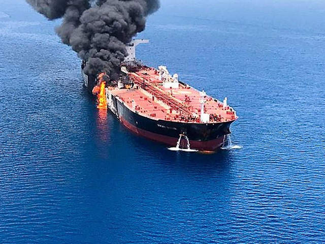 Израильский корабль атакован у берегов Омана