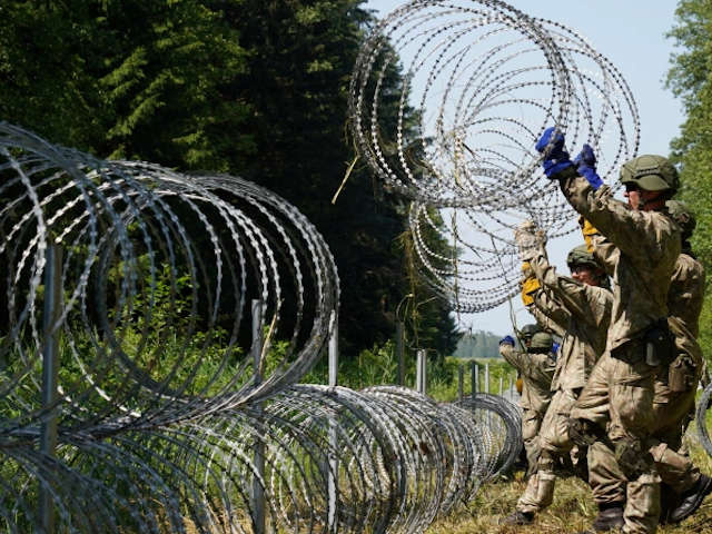 Беларусь не пропускает из Литвы обратно мигрантов, нелегально проникающих через ее границу