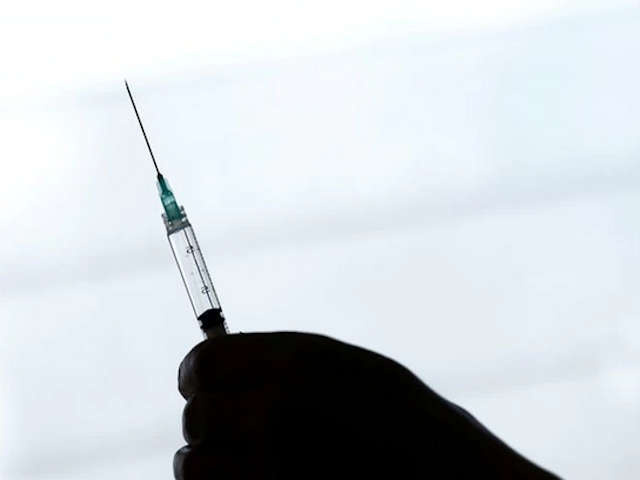 Европа отказалась следовать давлению США по дополнительной поголовной вакцинации