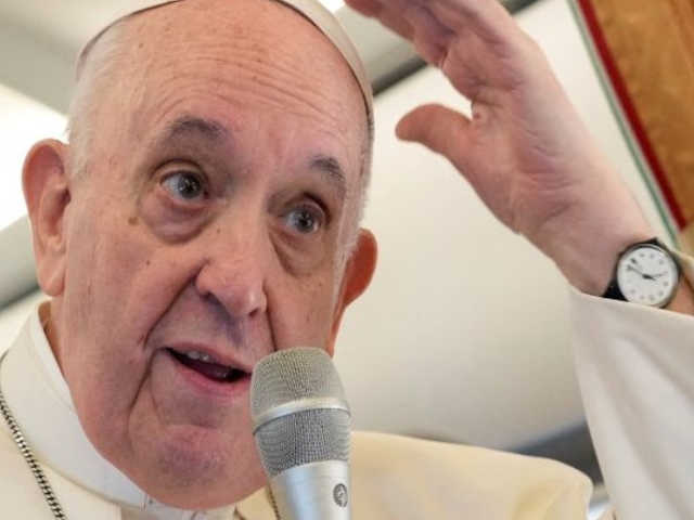 Папа Римский утверждает, что его критики работают на дьявола