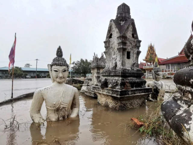 Таиланду не до туристов. Под водой уже почти треть страны