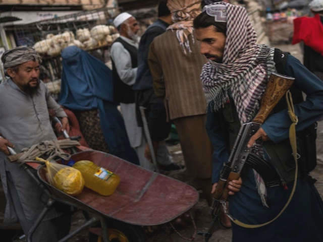 Талибан запретил использование иностранной валюты на территории Афганистана под страхом наказания