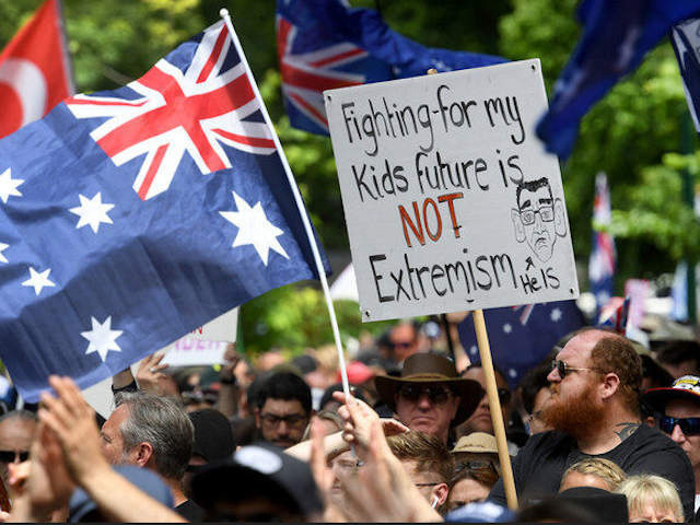 Австралия забурлила против вакцинации детей, начались многотысячные митинги