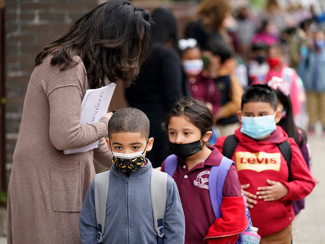 Власти США признали, что тканевые маски не являются средством защиты