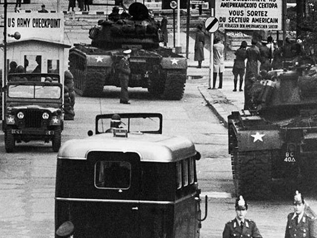 Противостояние в Берлине между СССР и США в 1961 году
