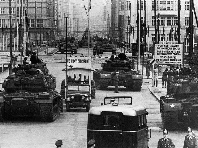 Противостояние в Берлине между СССР и США в 1961 году