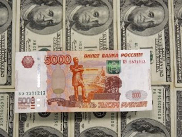 Экономический гуру из США считает, что антироссийские санкции уже давят на доллар, опрокидывая долларовую систему
