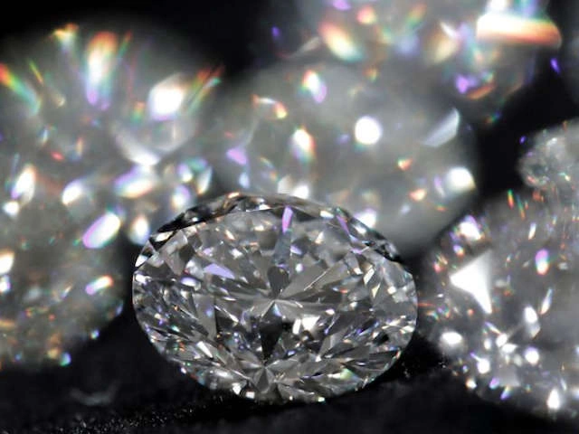 Мировой алмазный бизнес не желает рвать связи с Россией