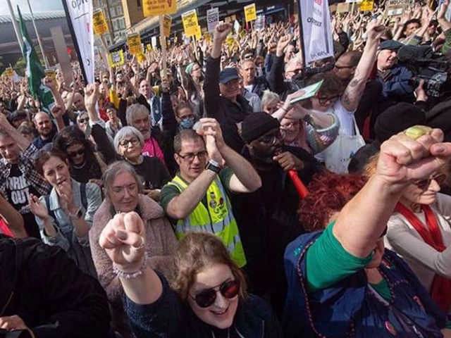 В Британии мощные митинги протестов против роста инфляции и стоимости жизни
