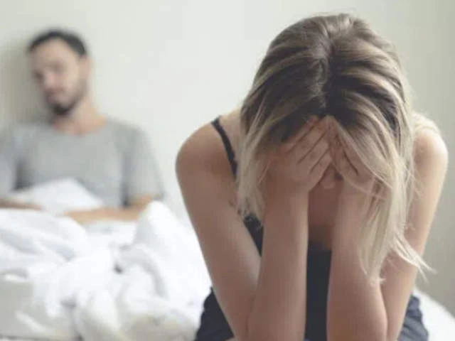 США: после интима с привитыми мужчинами непривитые женщины испытывают мучительные боли и менструальные спазмы