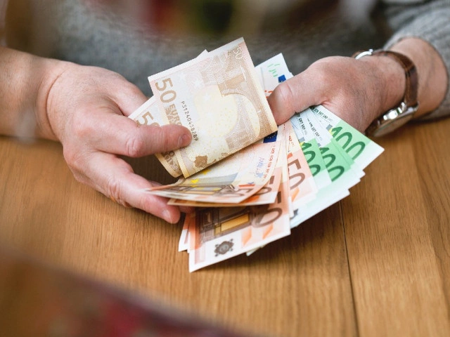 Европа вводит уголовную ответственность за крупные платежи наличными